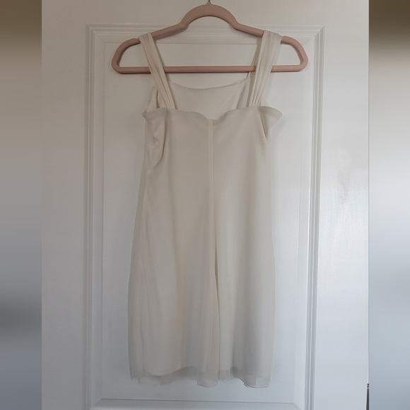 White dress - Picture 2 of 3